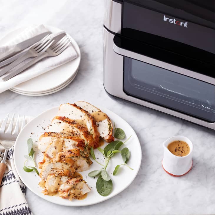 Here’s How to Make Crispy Herbed Turkey Breast (with Gravy!) in Your